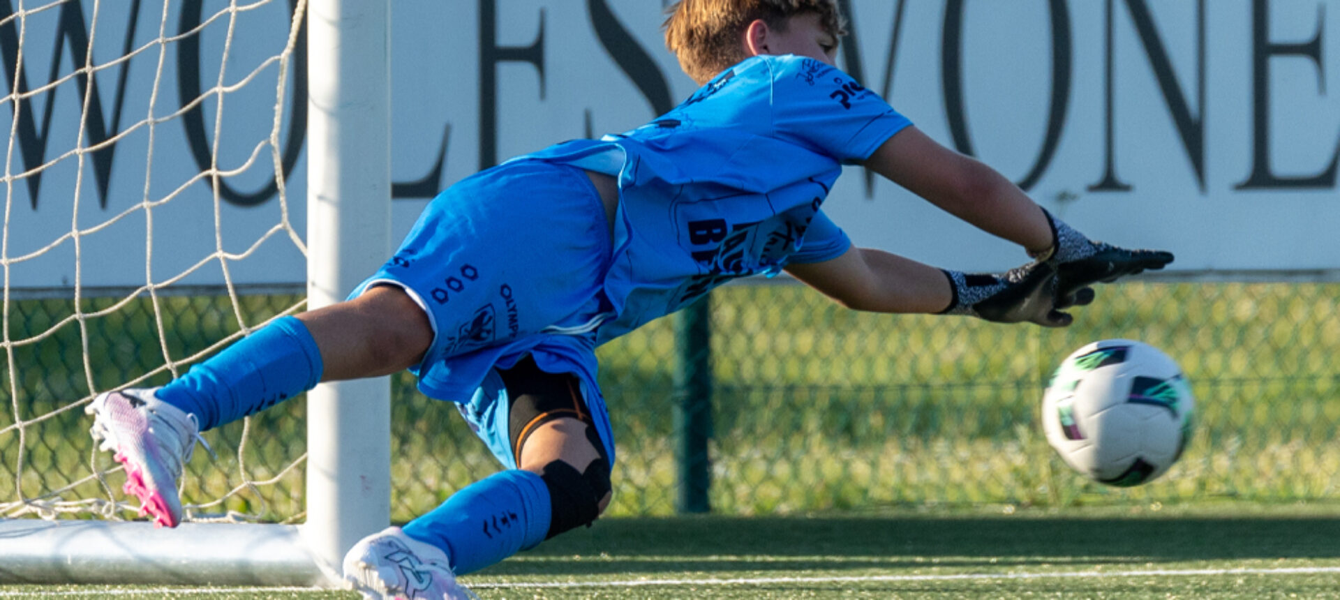 De Overgang van 8 tegen 8 naar 11 tegen 11 voor Keepers: Hoe Omgaan met de Uitdagingen?